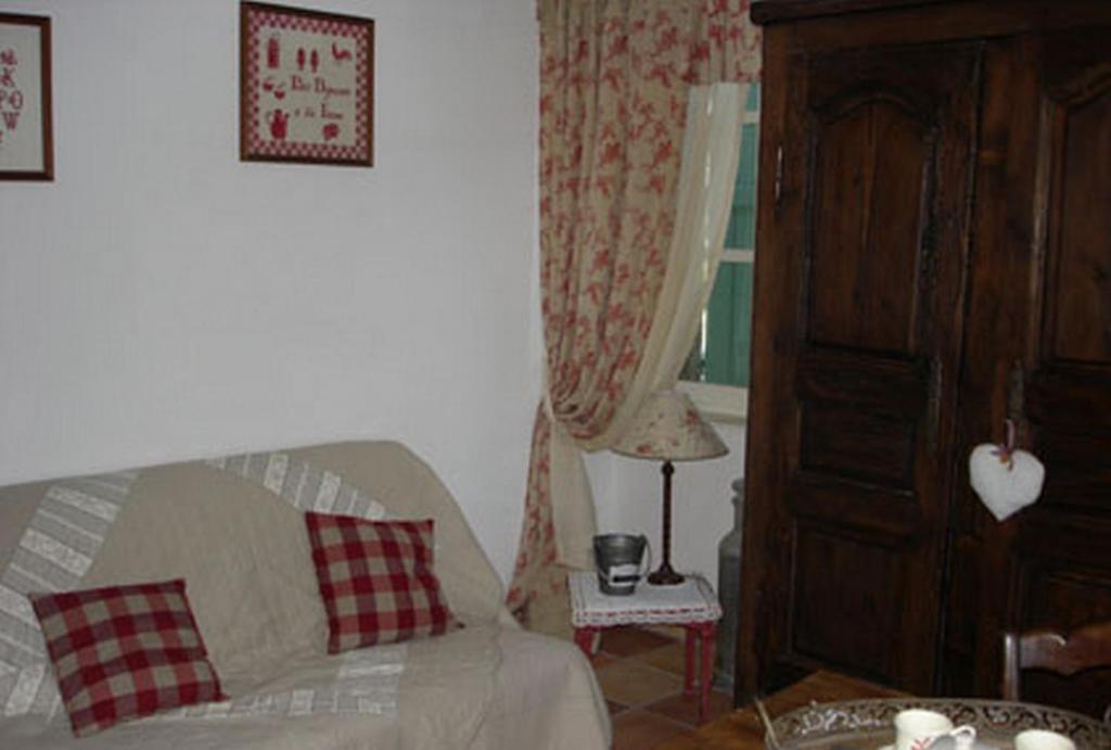 Blanzac  Au Bon Gre D'Hugoline B&B 객실 사진